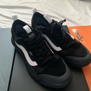 Vans Men's Black and White Sneakers